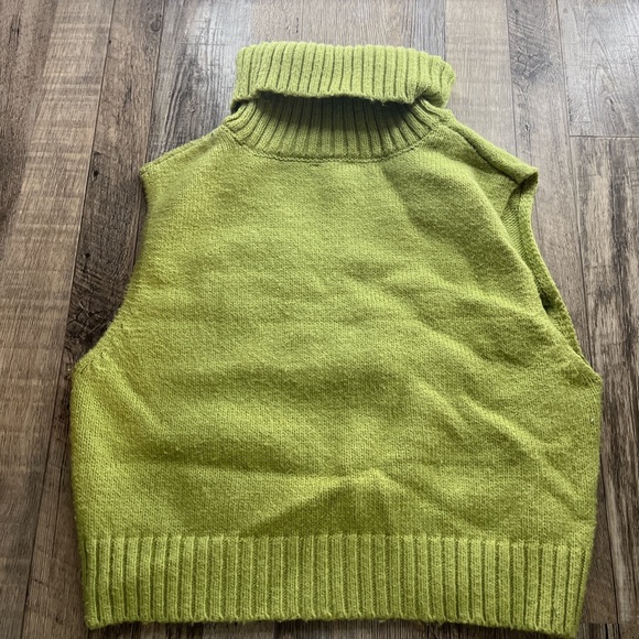 Cropped fuzzy, soft turtle neck. Not itchy. - Picture 1 of 2